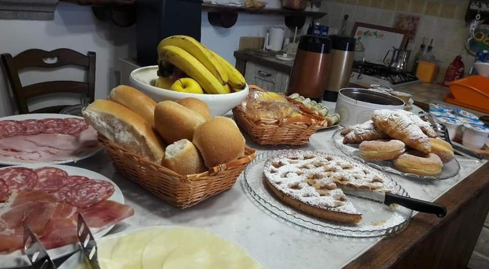 アジェーロラ Il Casale Del Generale Bed & Breakfast エクステリア 写真